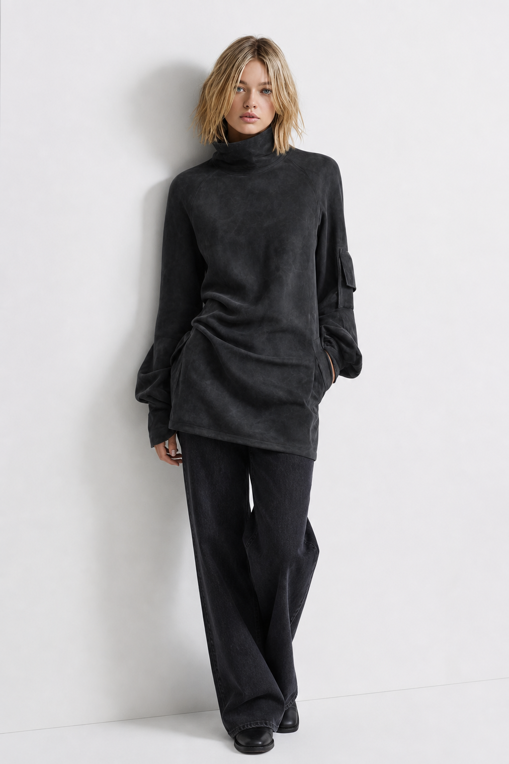 Liliane — Robe Mini en Suède Oversize, Col Roulé