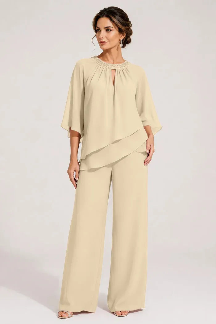 Dominique — Tailleur Pantalon, Col en Trou de Serrure