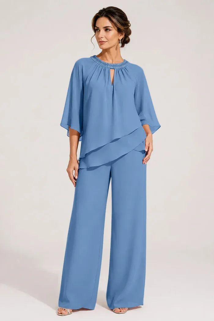 Dominique — Tailleur Pantalon, Col en Trou de Serrure